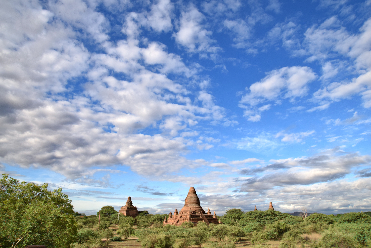 Temples séculaires et vélos électriques à Bagan